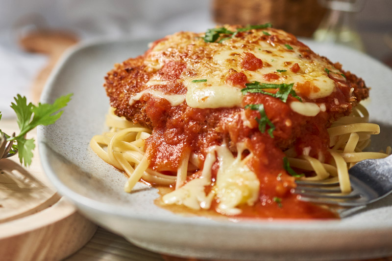 Pasta Con Pollo A La Parmesana Alfredos Bistro